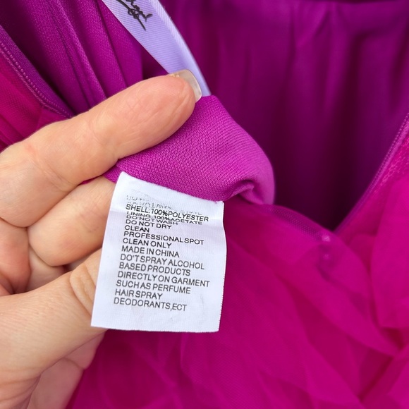 COPY - NWT MAC DUGGAL RUFFLED CAP SLEEVE V-NECK A LINE TULLE DRESS Fuchsia - Picture 5 of 7